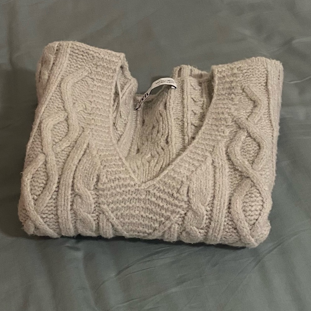 Zara Cream Cable-Knit V-Neck Sweater